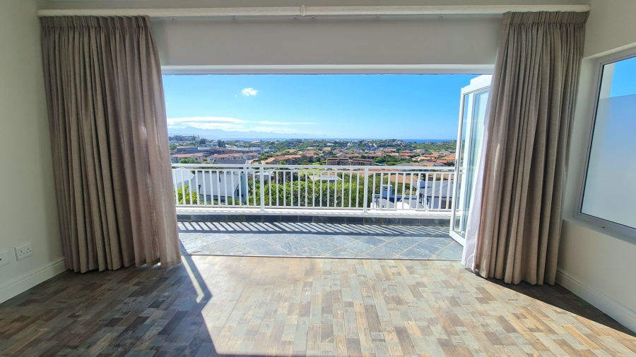 7 Bedroom Property for Sale in Whale Rock Western Cape